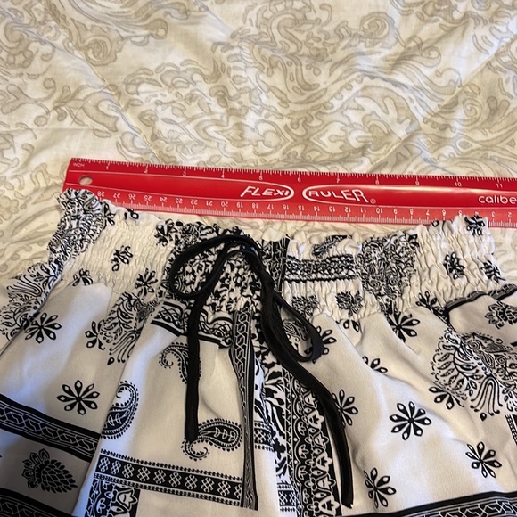 Romwe Large Shorts - Picture 3 of 3